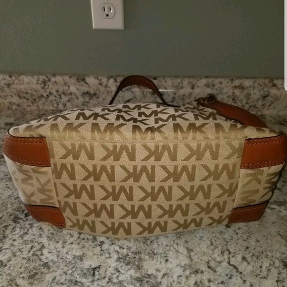 SOLD***Michael Kors Ludlow purse - Picture 3 of 4